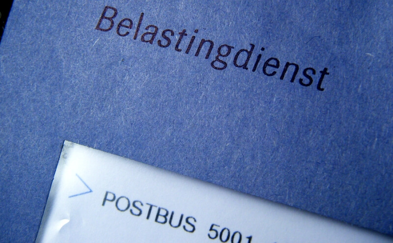 Plaatje met geldbiljetten, gas en thermostaat